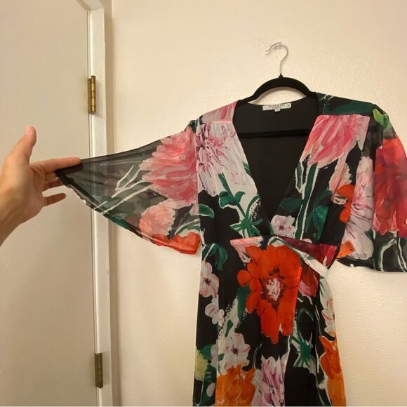 Hope & Ivy Maternity wrap maxi dress in black base floral ruffle lightweight 10 - Picture 4 of 16